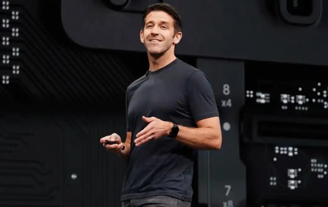 特努斯接任苹果CEO【苹果宣布特努斯将接替库克担任CEO】美国苹果公司20日发布