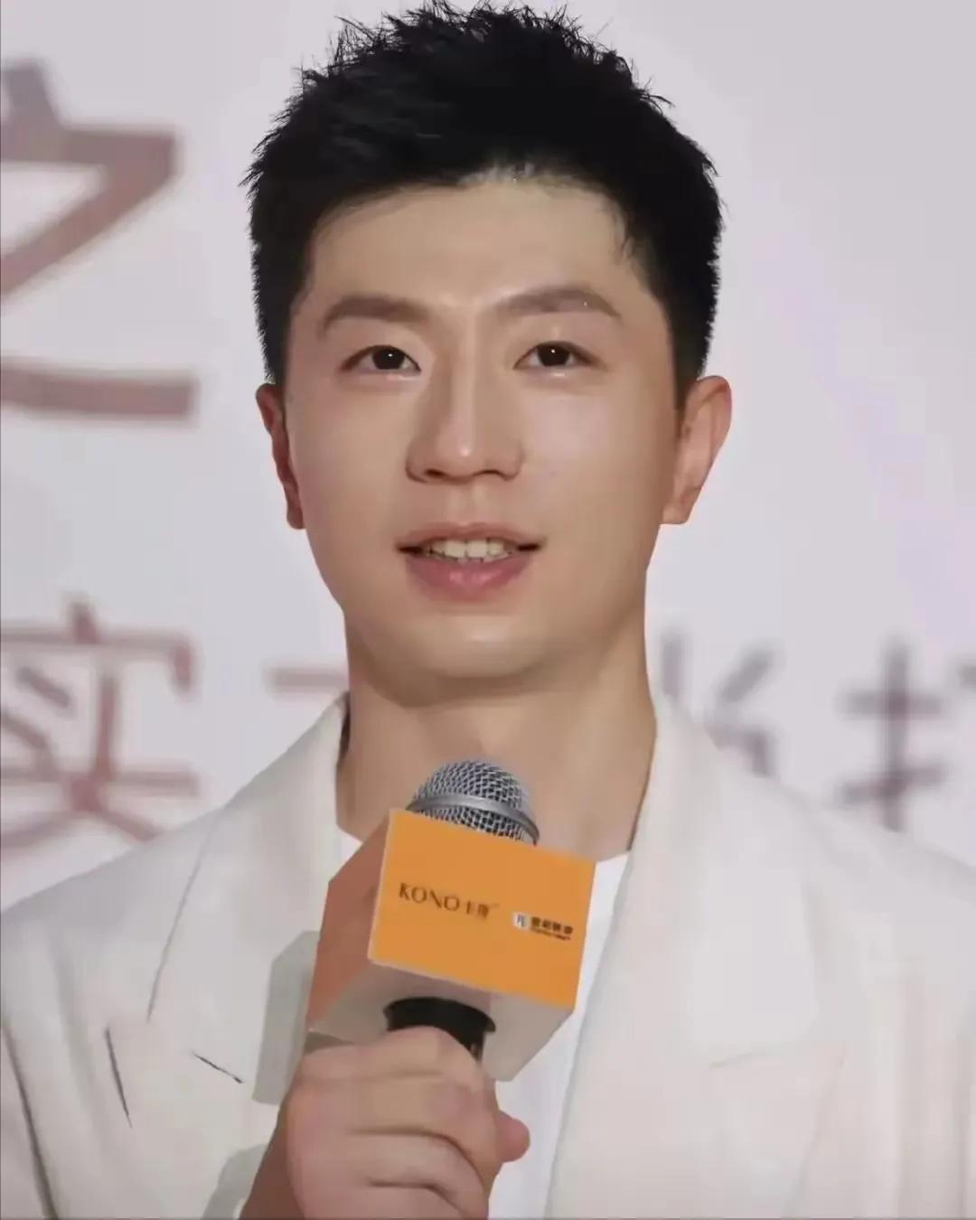 马龙台湾行后，我甚至认为他将会是未来的乒协主席。他的成绩、形象、气质、影响力，都