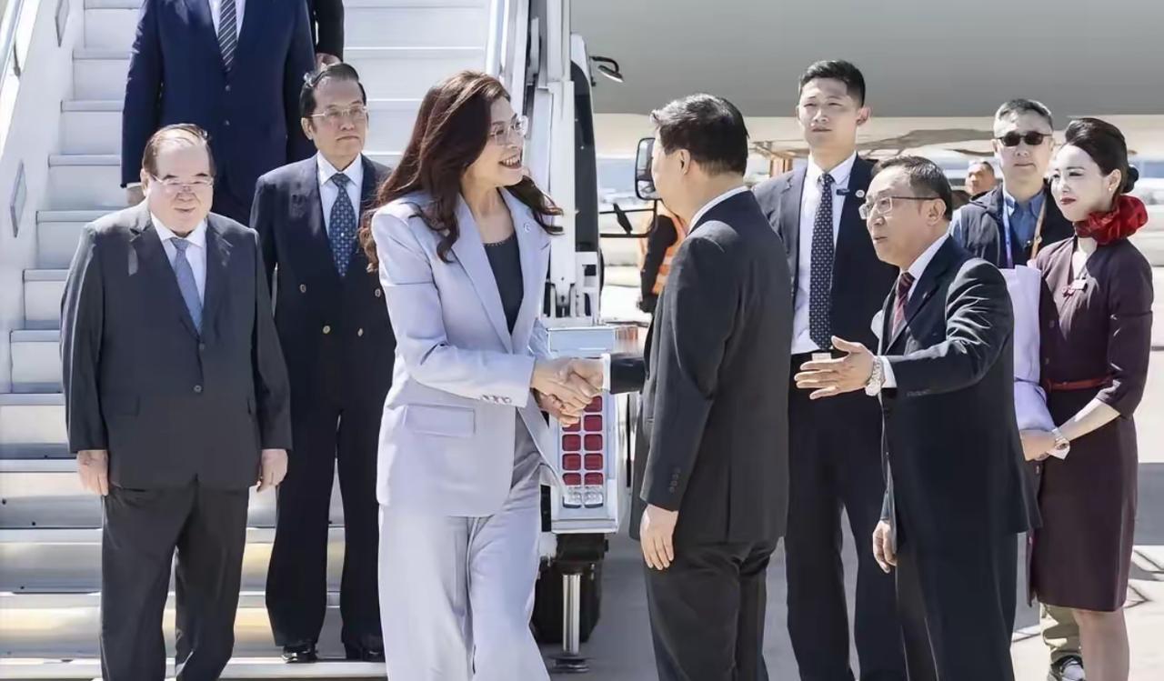 松山机场一声吼！国共联手洗刷200年国耻，两岸对话大门被踹开

谁能想到，台北松