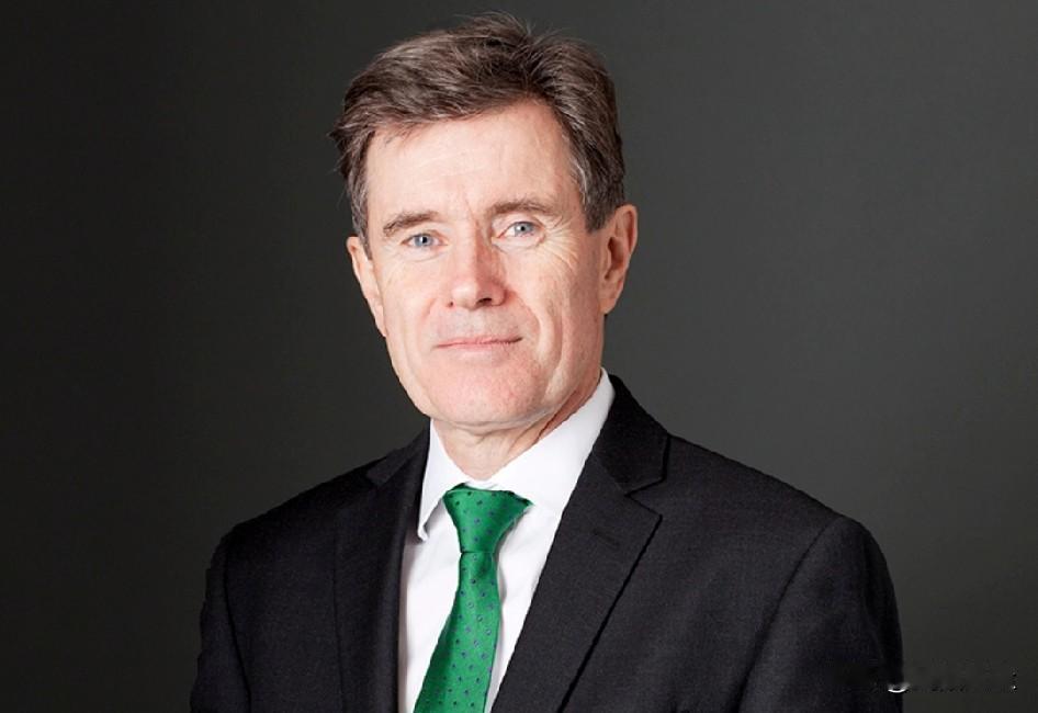 英国前军情六处主管约翰·索尔斯爵士表示：美国抓捕马杜罗援引国内法，属于“法律越界