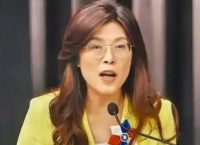 万万没想到，新当选的国民党主席郑丽文，一查底细才发现她不仅是妥妥的“蓝二代”，身