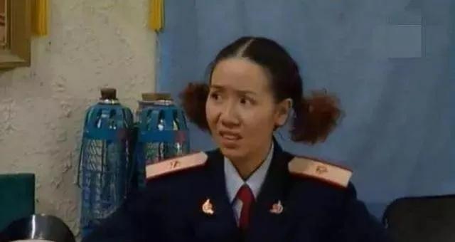 现在的电影学院招生都是漂亮的，没有长的丑的。杨青长这么丑，能进电影学院也是幸运。
