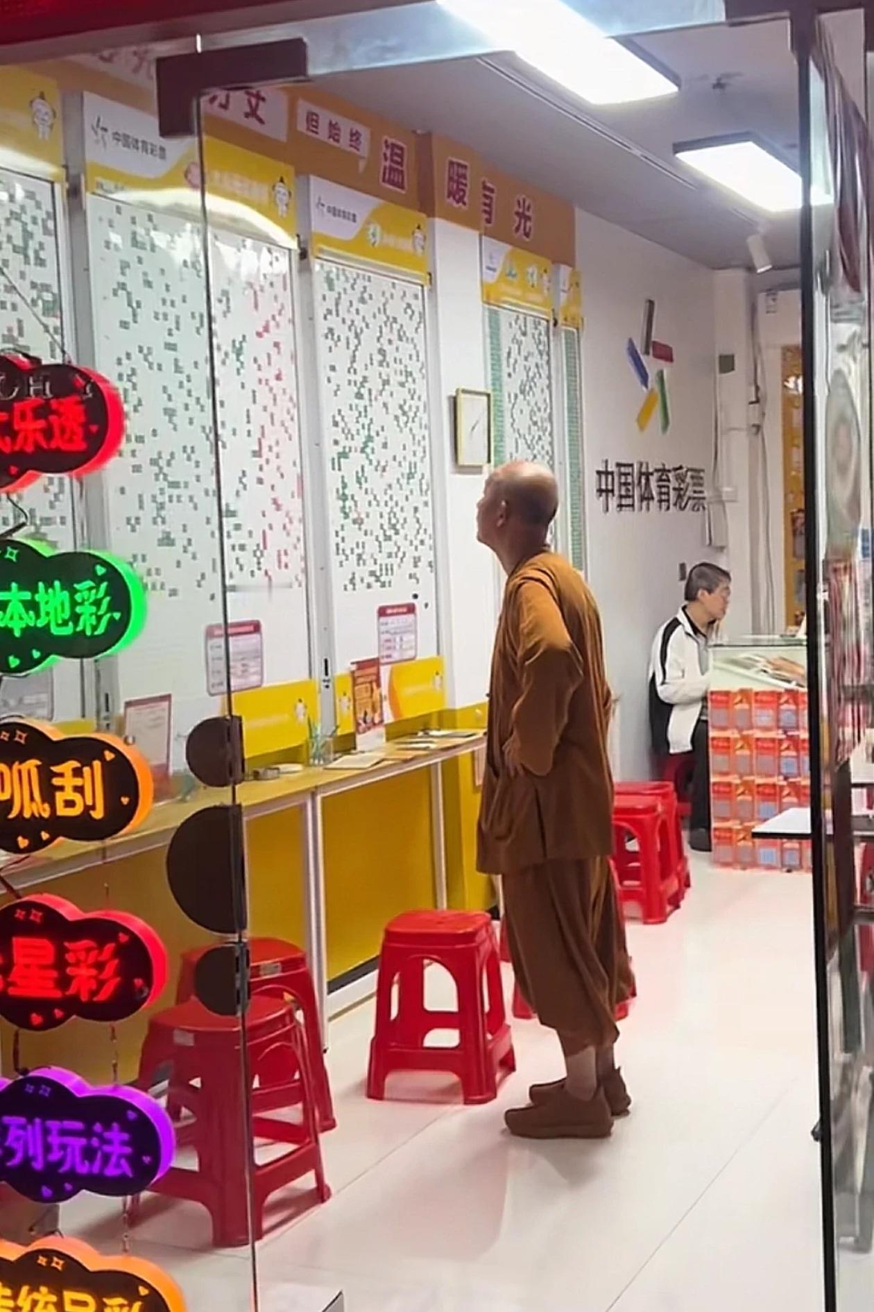 大师，你悟到了什么？可否讲讲
昨天下班路过彩票店，看到了毕生难忘的画面，说好的四