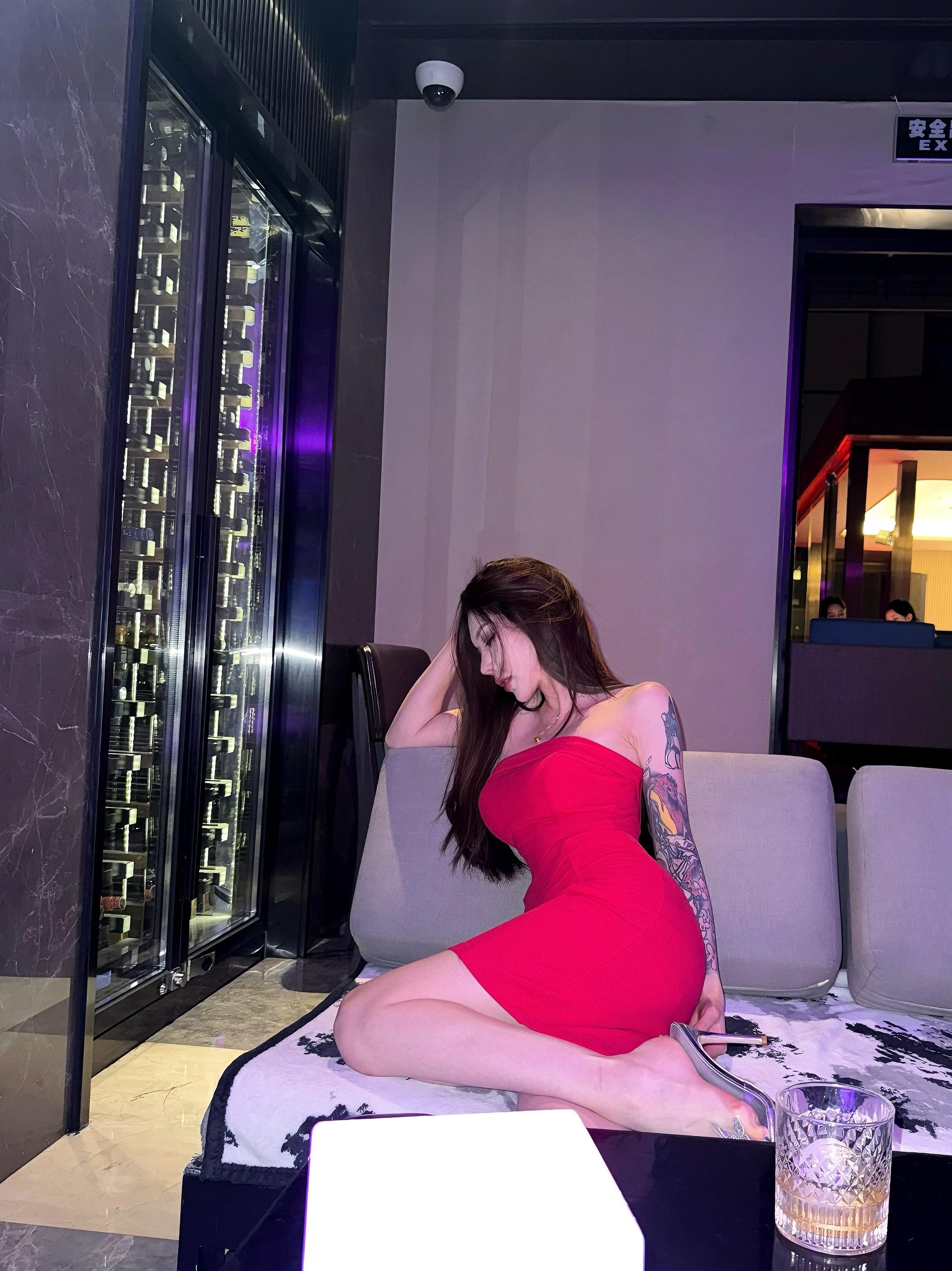 别人的闲言碎语对于我不过是无需打伞的稀疏雨点