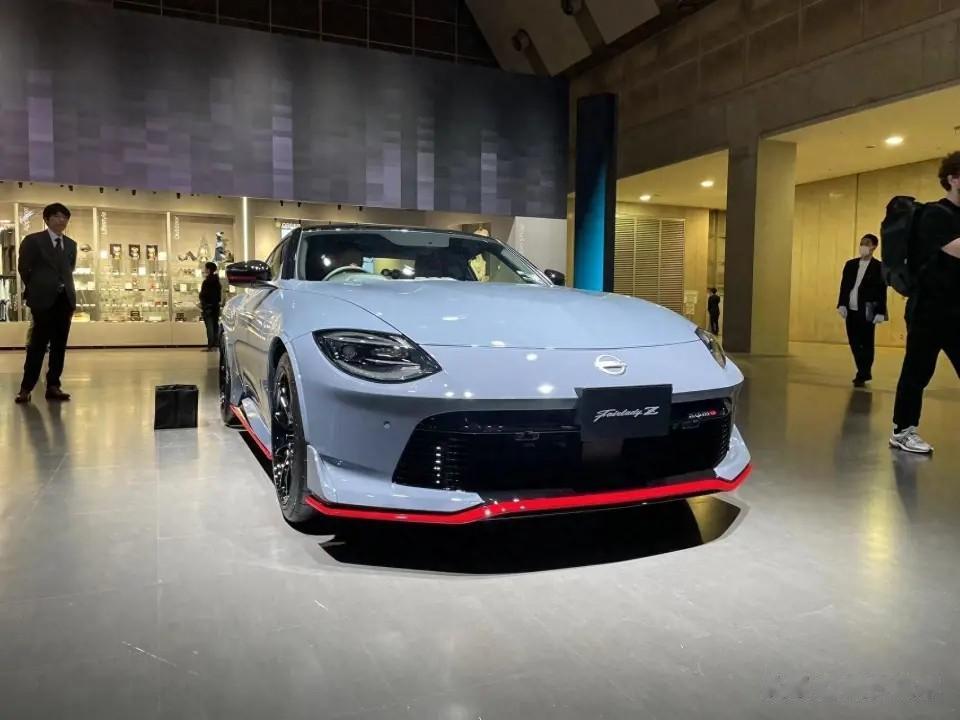 日产在东京车展还亮相了Z nismo车型，虽然这台车仍旧是3.0T V6发动机，