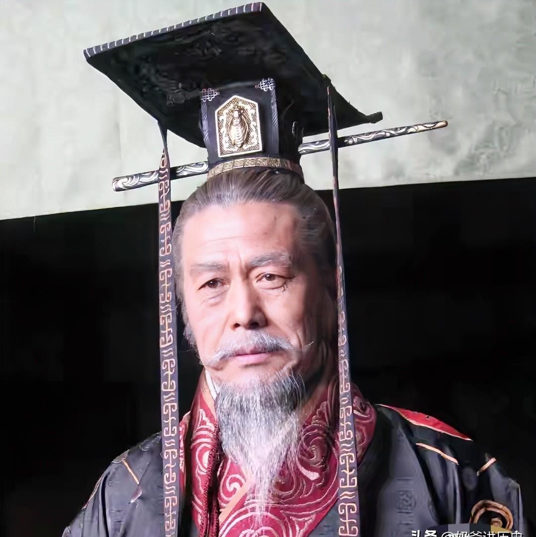 提刀守在杨坚身后的亲外甥李渊，十几年后亲手埋葬了大隋江山。
李渊和杨坚的关系，