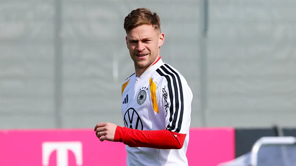 头发上卷、满脸胡须……从这张照片来看，基米希总算有点31岁“老将”的样子了！ 拜