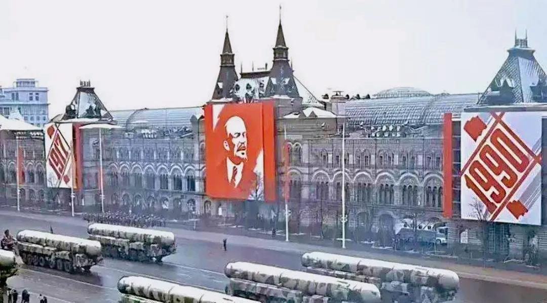 民亦载舟，民亦覆舟。自古皆是。
一个政权的兴衰存亡往往有着复杂的成因。那么，究竟