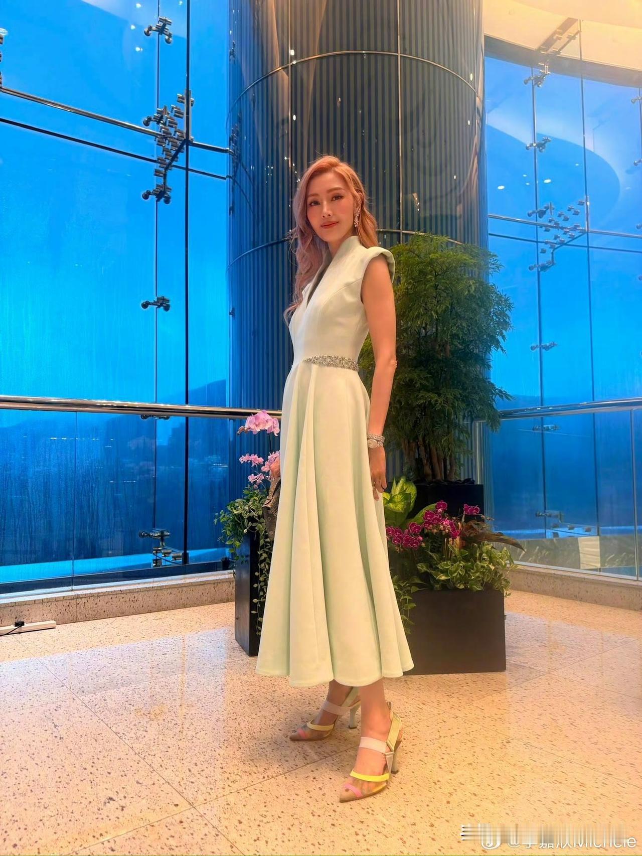 豪门夫妻的低调浪漫，李嘉欣晒和老公日常合影，不秀恩爱却处处都是恩爱细节

李嘉欣
