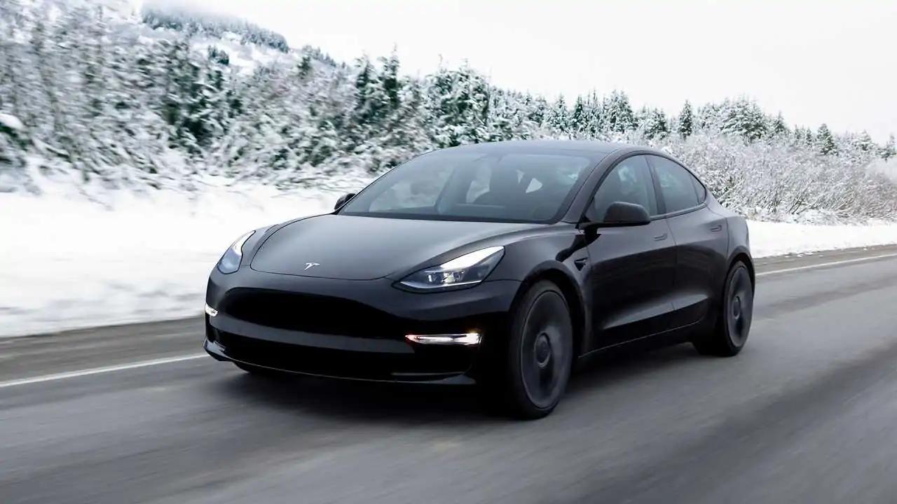 据外媒报道，特斯拉 Model 3 RWD、长续航版在美国税收抵免将于 2024