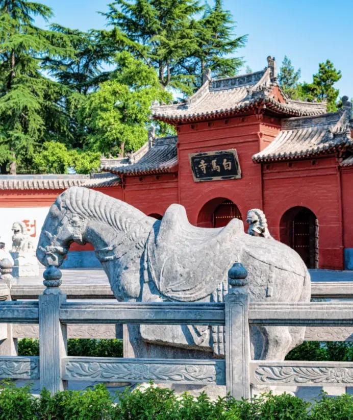 老子西行，书留函谷骑牛隐；
玄装返夏，带着外文译汉经。