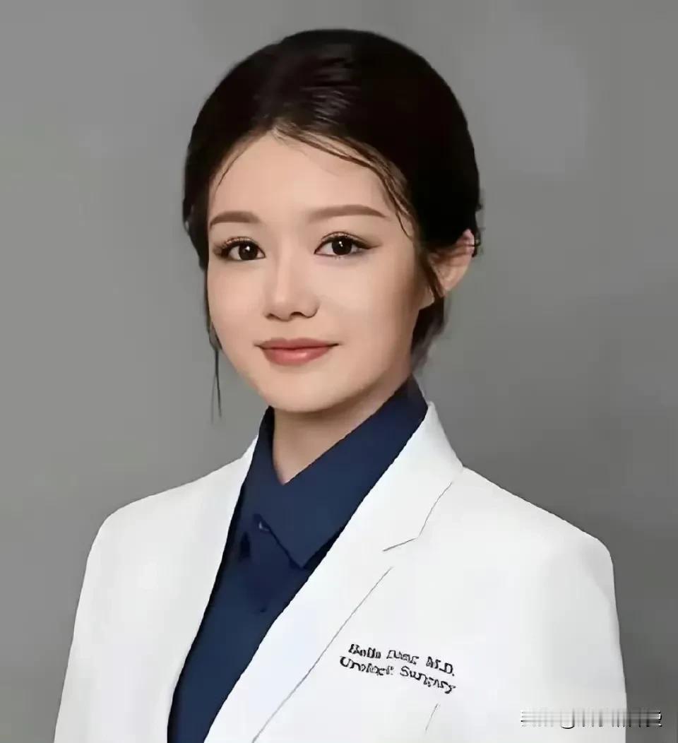 董小姐是人，享有人格尊严权，肖像权，隐私权，请那些牙尖嘴利之人，停止对董小姐的网