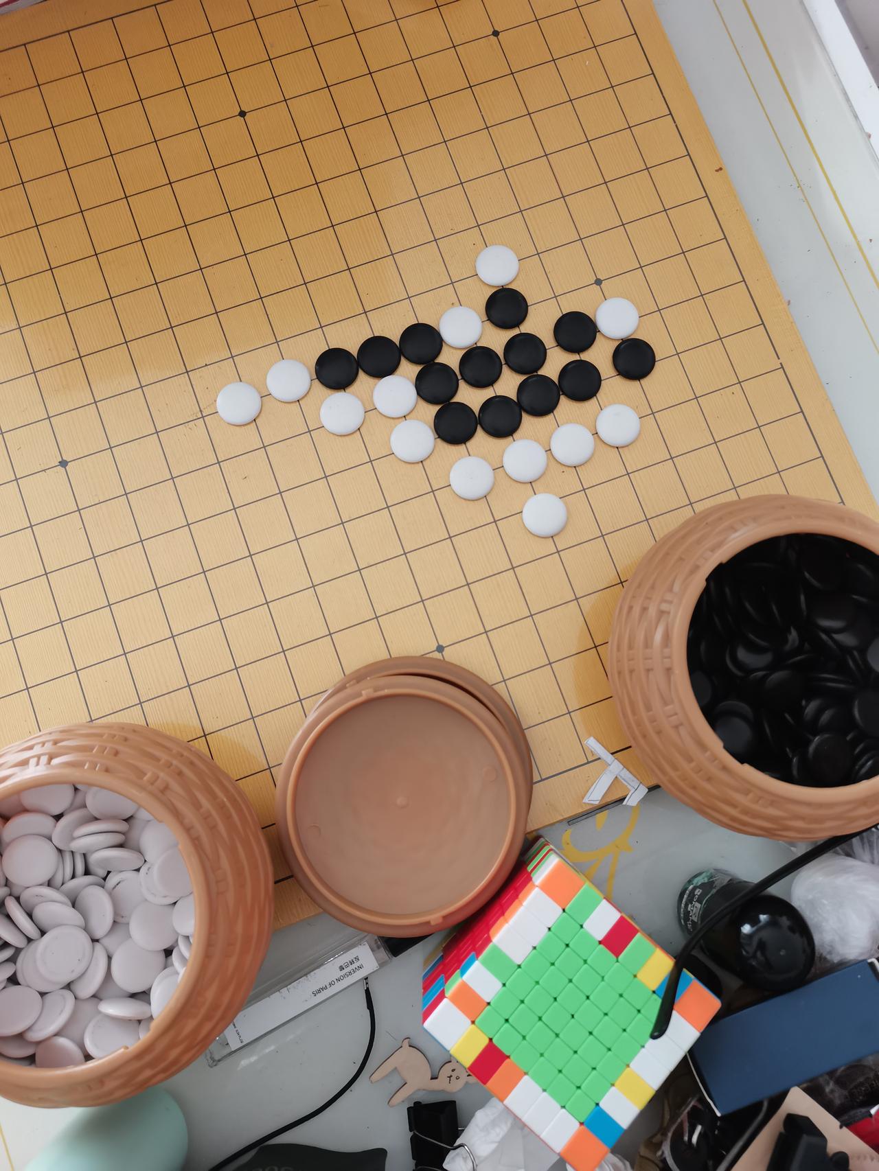 豆包被干蒙了。这样的局面怎么破？黑棋赢了还是白棋赢了？