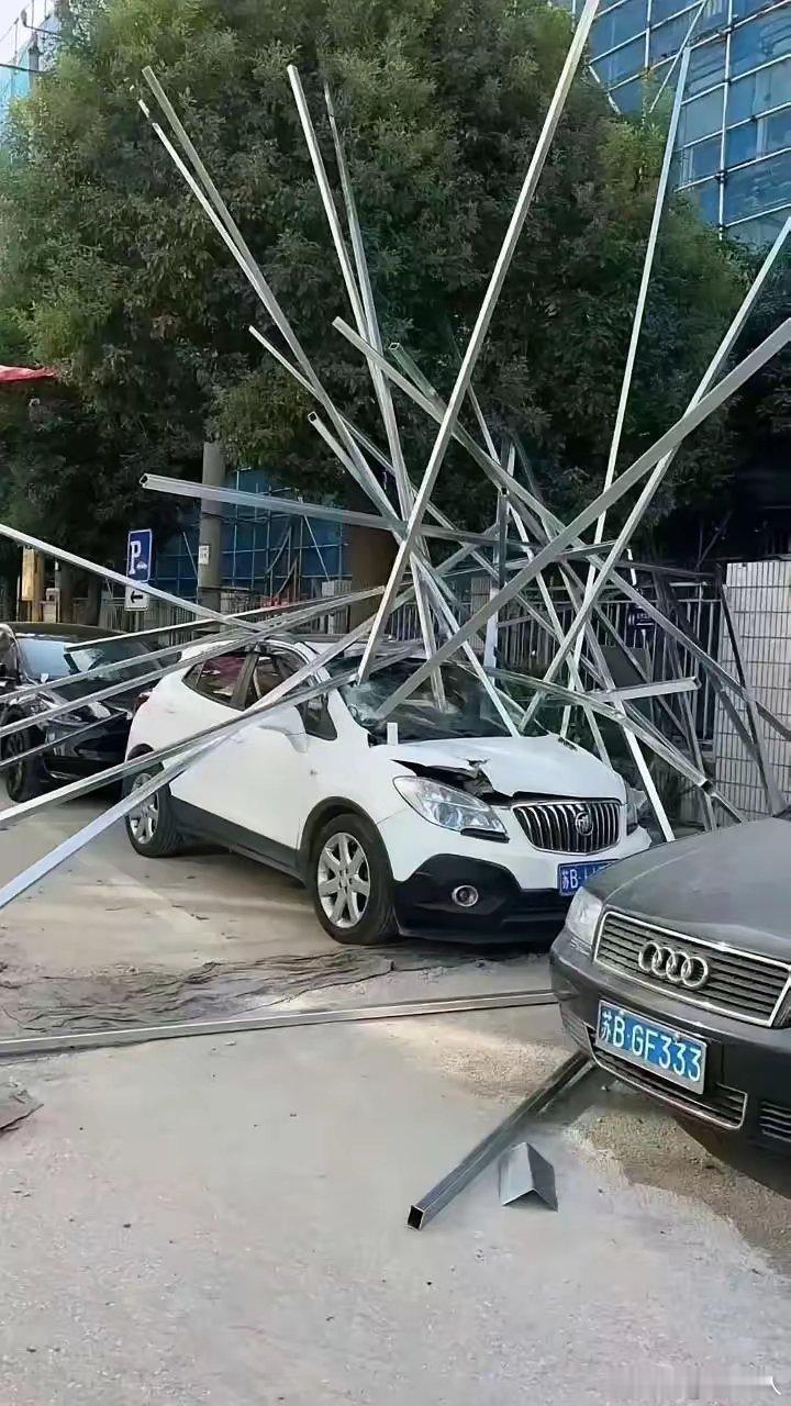 保险公司表示：“事先我得把丑话说在前头，保险我可以赔，但你得先把监控给我看看，我