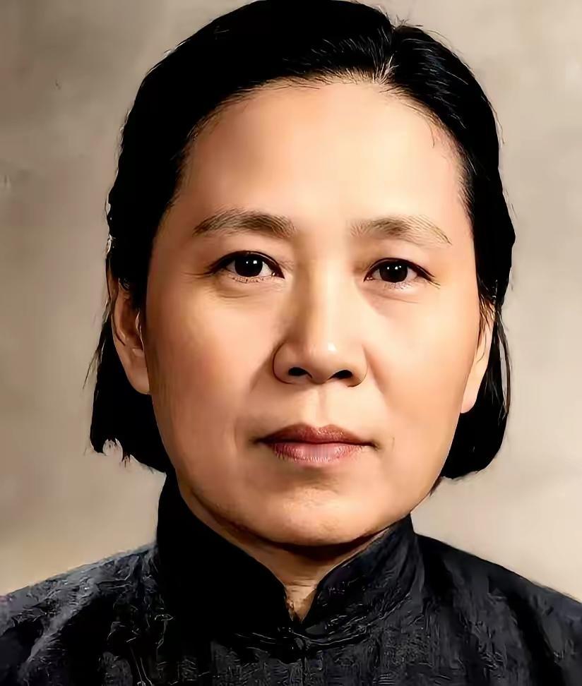 新中国成立后，陈赓辗转寻到已是中年的杨庆兰，紧握她的手，把自己能活着算作她的一份