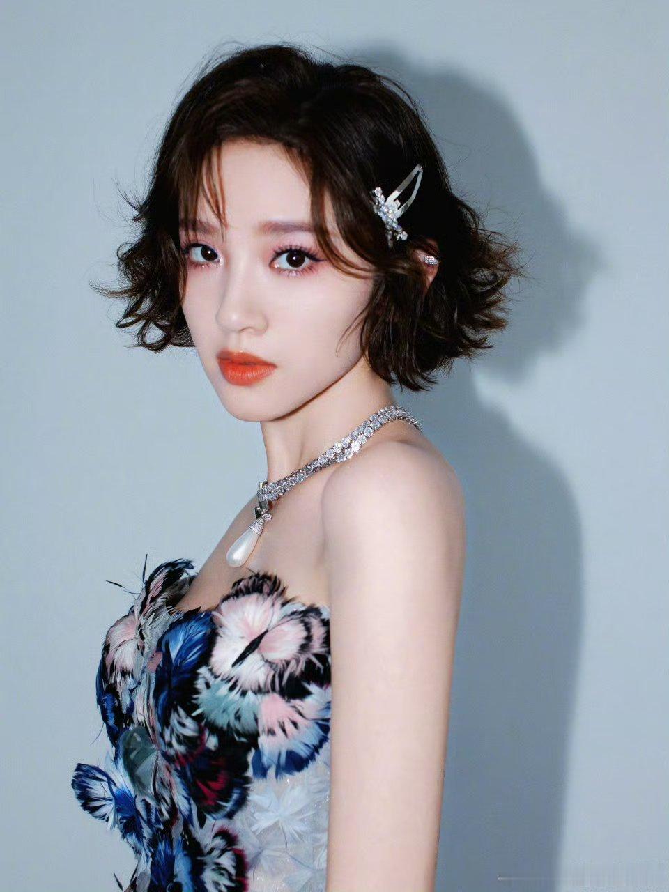 唐艺昕有种元气充盈的美唐艺昕女团门面级别浪姐一公限定绝美瞬间！唐艺昕化身元气精灵