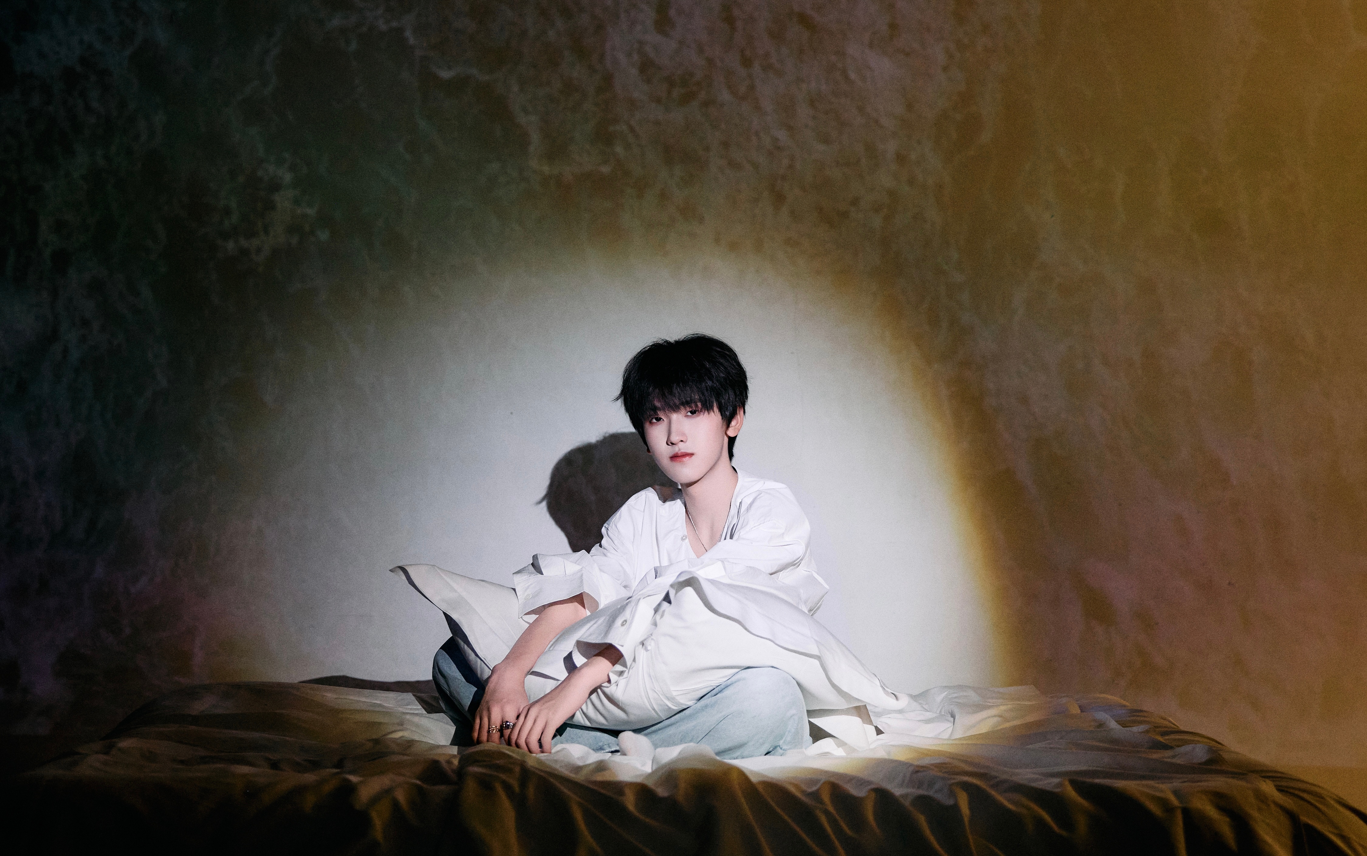 左奇函晒TF四代新合照 刷到这样一条评论‼️“左奇函完全四代粘合剂”就是小爱神啊