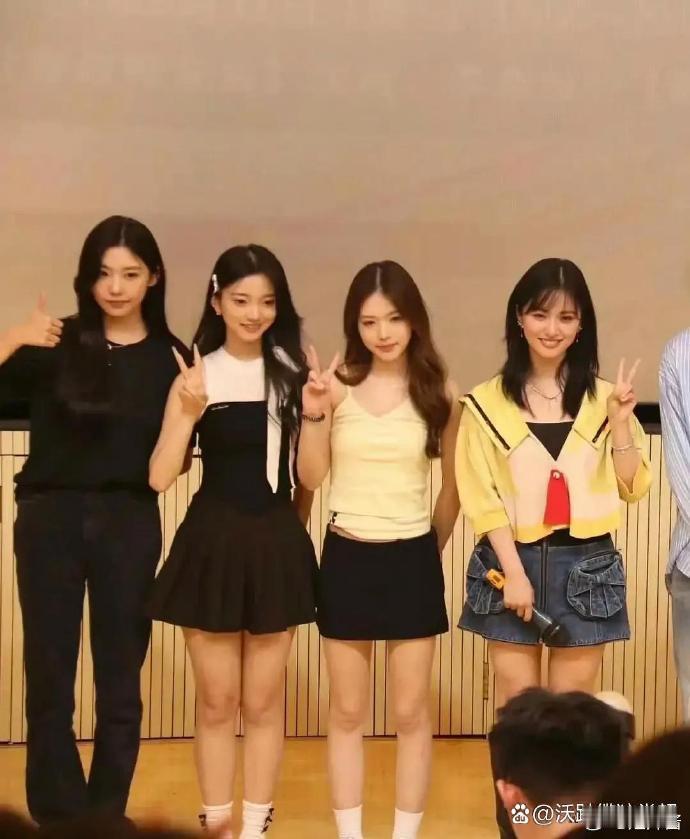 吊带的是钟丽缇女儿？？沈月一来，直接颜值碾压了 ​​​