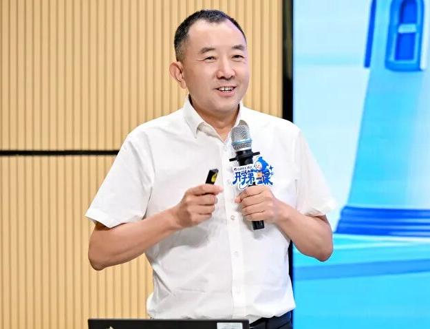 我真的很讨厌陈行甲，把‘老好人’演得太像。
 
一个曾经的县委书记，后来做公益，