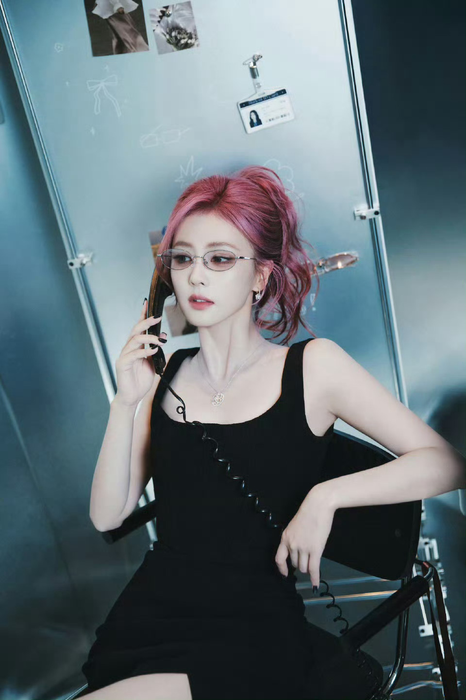 白鹿穿了32年前古董高定我咧个！好美的发型，这个妆造真的太好看了吧 ​​​