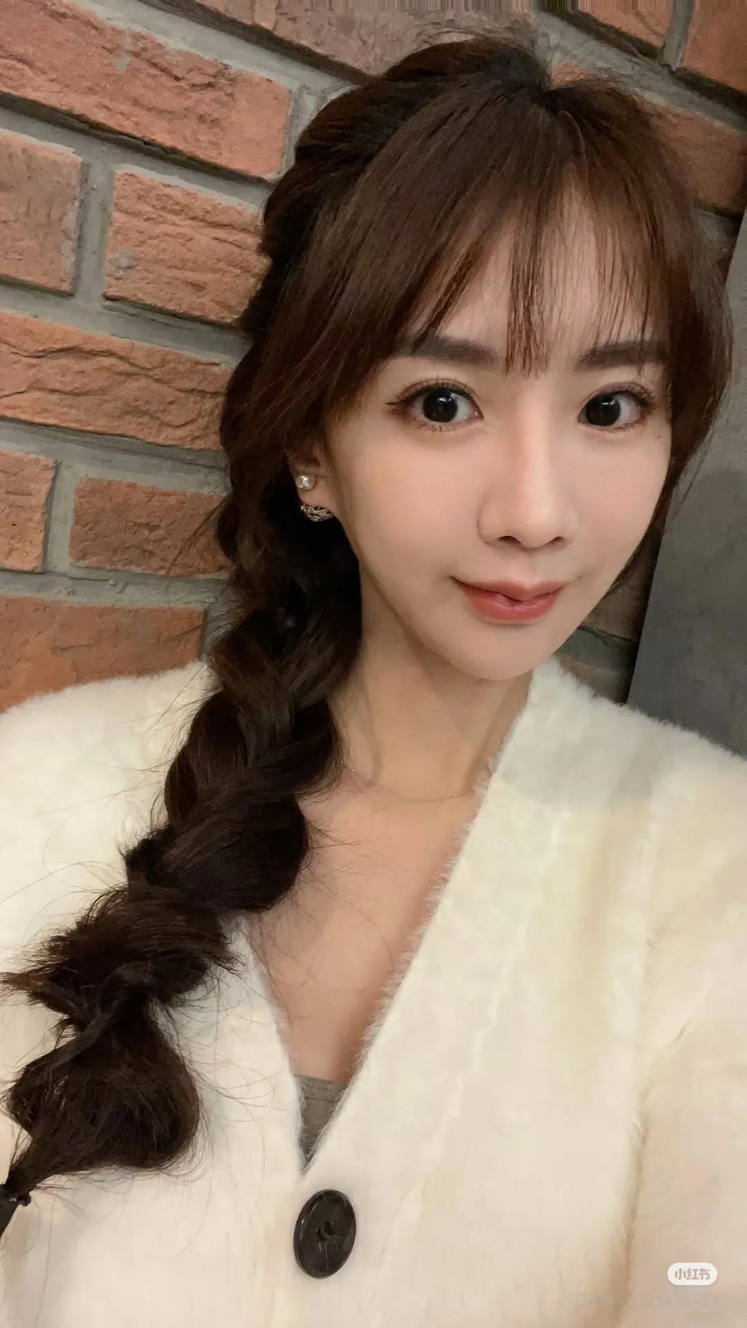 话说台湾近几年就推出了许多颜值和气质都相当不错的新晋博主，而ArieI就是其中之