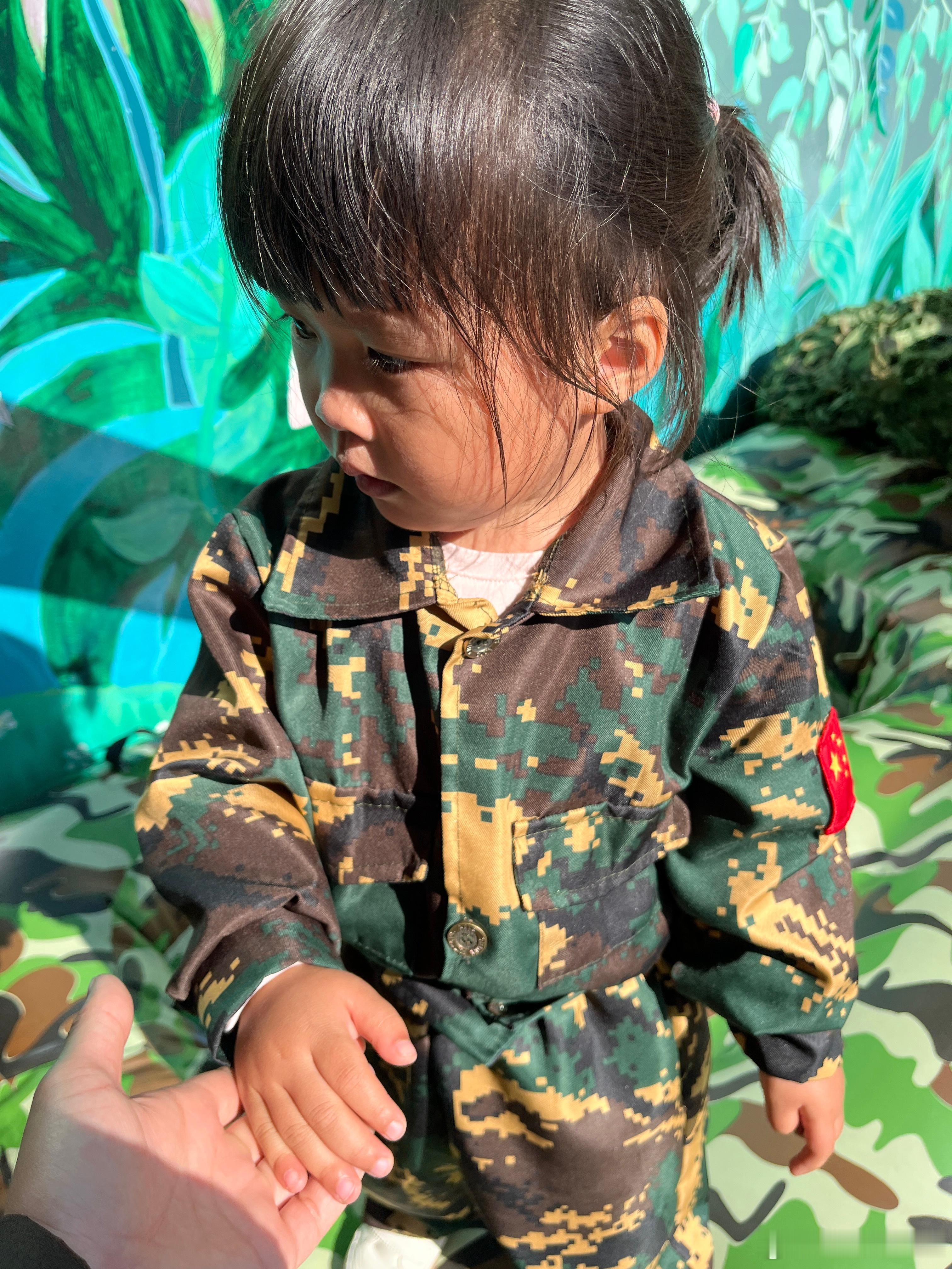 今天和孩子做了几个游戏，家长很开心，孩子也很开心，因为有爸爸妈妈的参与。第一个游