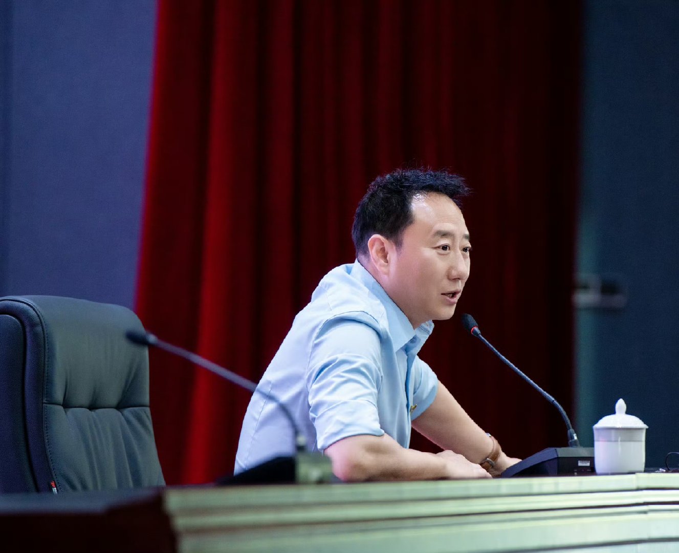 年轻人买车比找对象还谨慎谭乔再现呼叫名场面现在的年轻人选车比找对象还谨慎，刷到谭