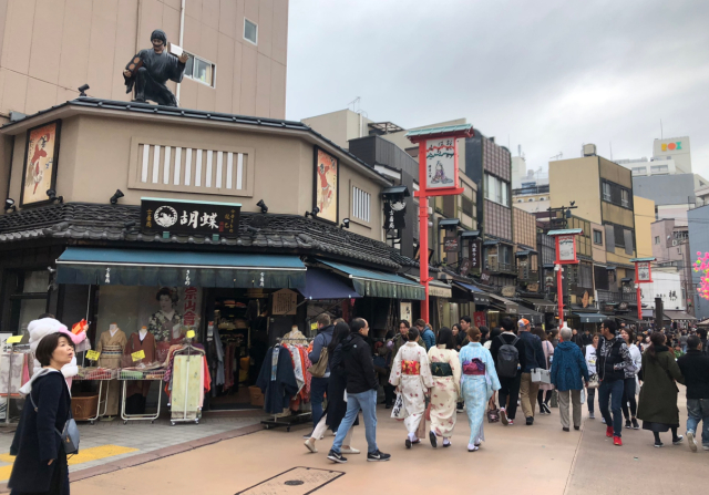 这又是唱的哪一出？11月28日，日本公布一项调查，称数据显示认为中日关系良好比例