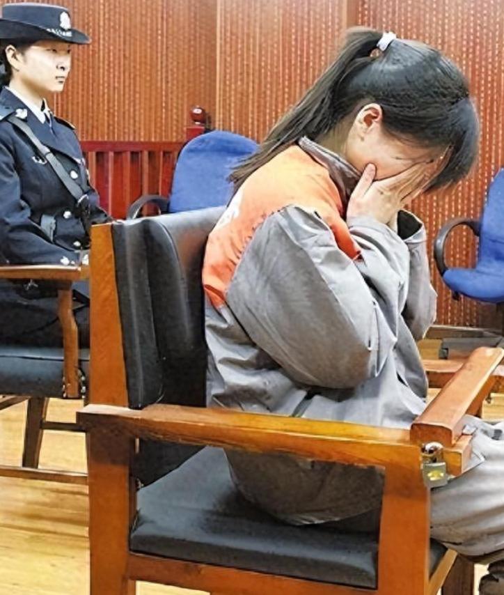 2011年，河南洛阳男子李浩在家中地下偷偷挖出地窖，囚禁6名女子长达2年，强迫她