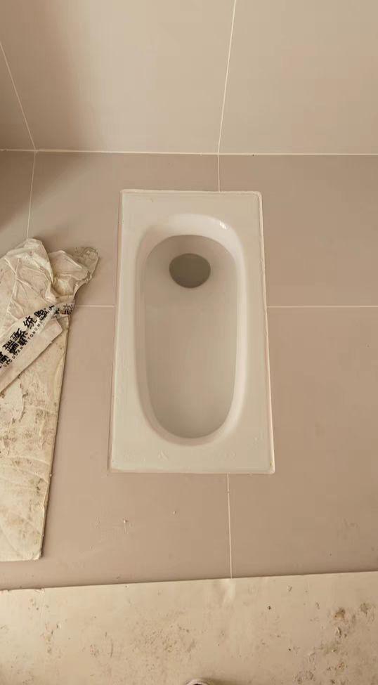 窄边专利蹲便器。对比带搓衣板踏板的宽边有优势吗？装修