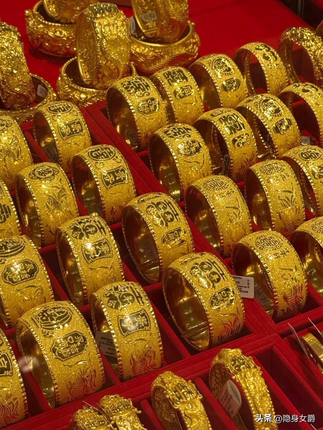 未来黄金会跌至350元吗?
这是不可能的，想啥呢？
首先黄金不是商品，房子可以跌