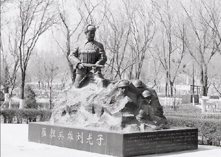 1951年，志愿军清点战俘，发现有63个英国俘虏无人认领，正疑惑时，两个新兵突然