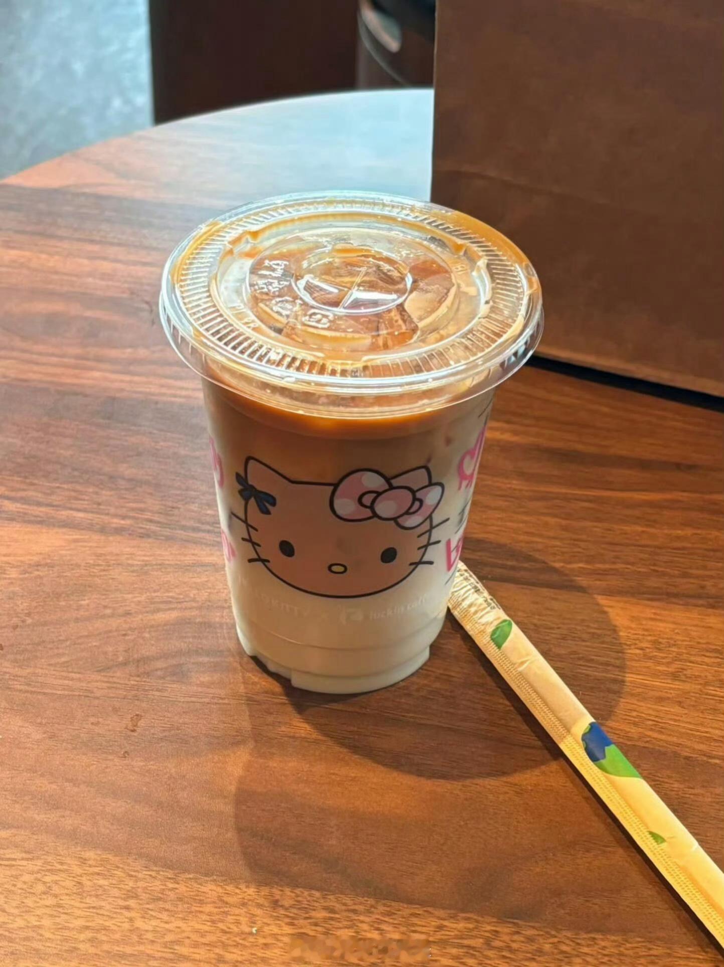 “人对喜欢的人是有瘾的，光聊天根本解不了渴。非要闻到他的味道，碰到他的皮肤，心里