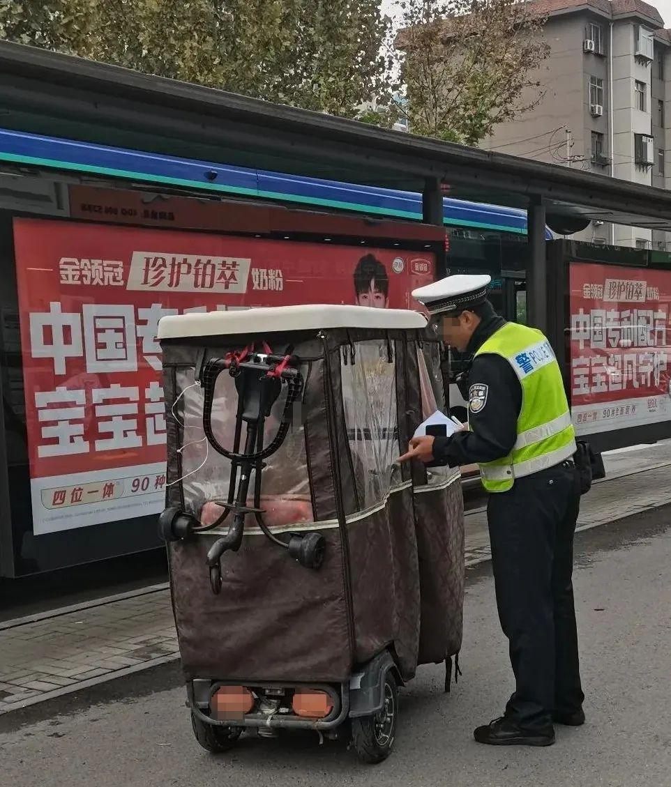 最近济南开始查无牌证三轮车。天冷了，这种老年乐三轮车越来越多了。这事儿一出来，街