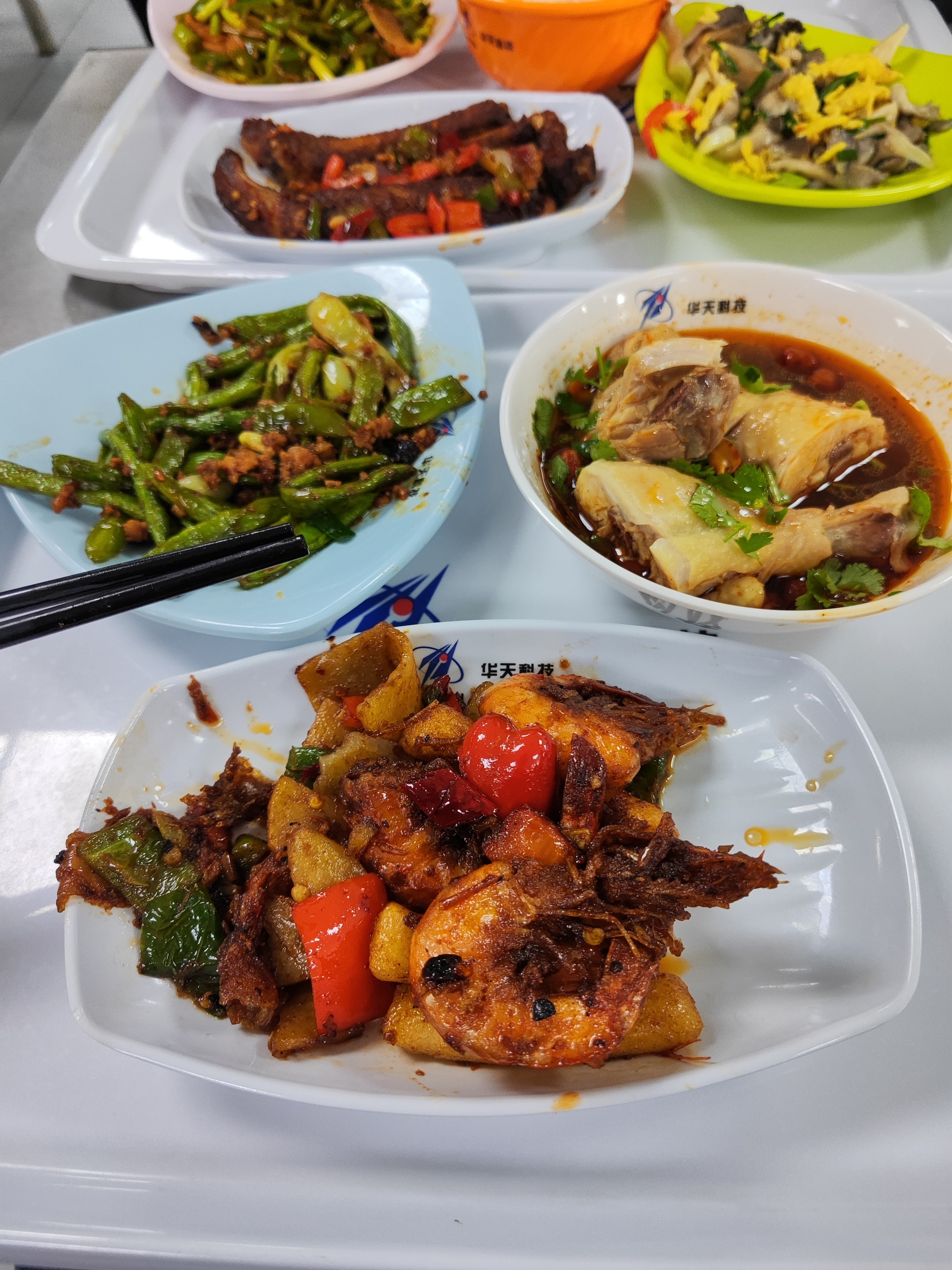 吃兰么 好好吃饭，三楼果然好吃，也贵上一楼翻一倍