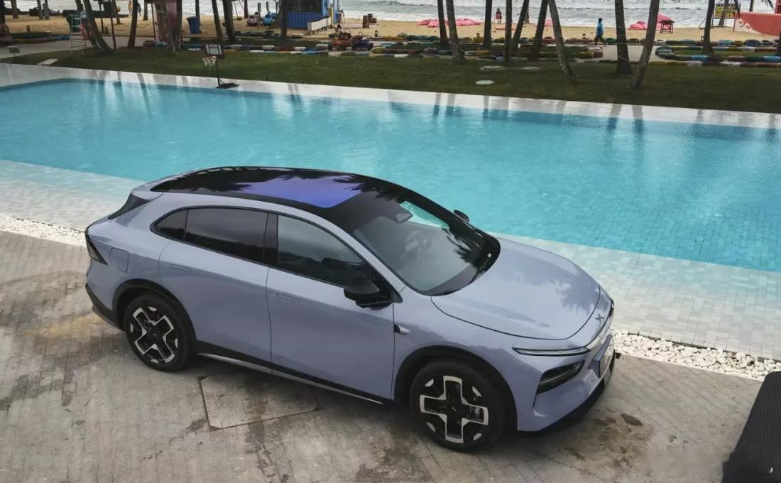 小鹏 G7 路人视角生图，先问一句：它能秒杀特斯拉 Model Y 不？*图 7