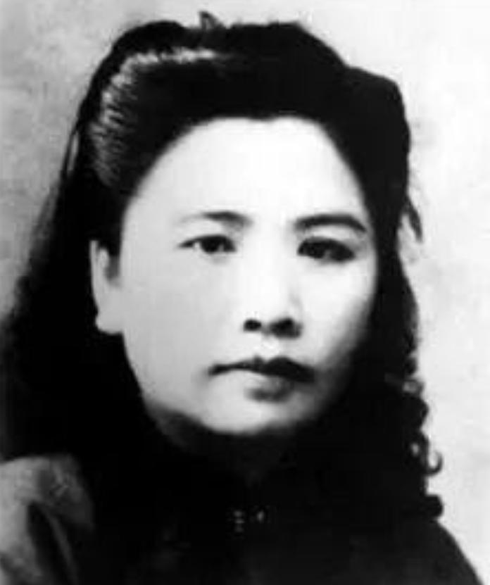 1938年，周恩来派出一名女特工打入国民党高层，谁知她竟嫁给了国军高官！身份暴露