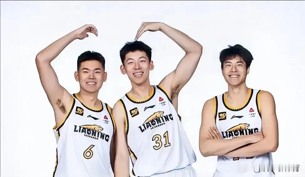 全运会辽宁u22男篮取得两连胜，来看看媒体给赵维纶等主要球员的打分。
一，张陈志