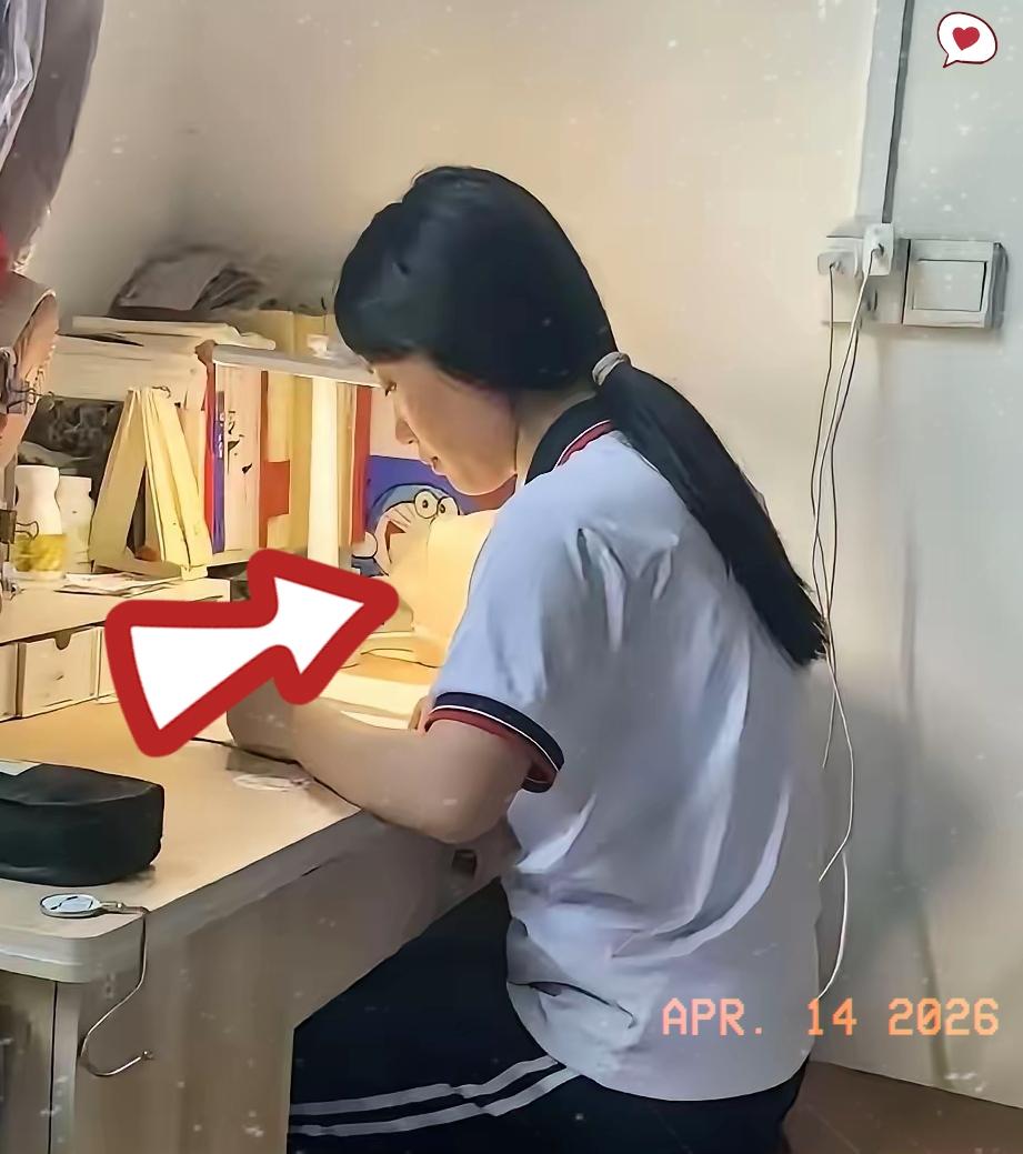 泪目！山东18岁女孩，6岁时妈妈失踪，13岁爸爸去世，她独自一个人照顾弟弟。20