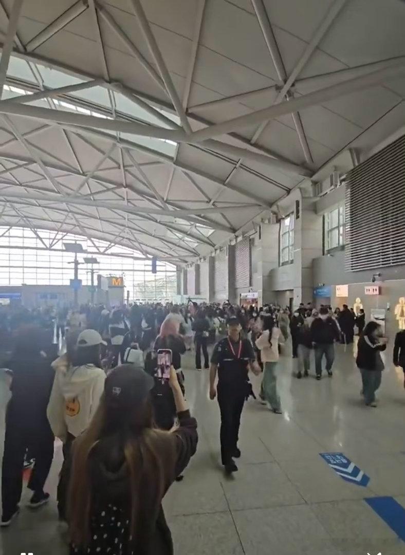 tg cb3回国机场 水泄不通 