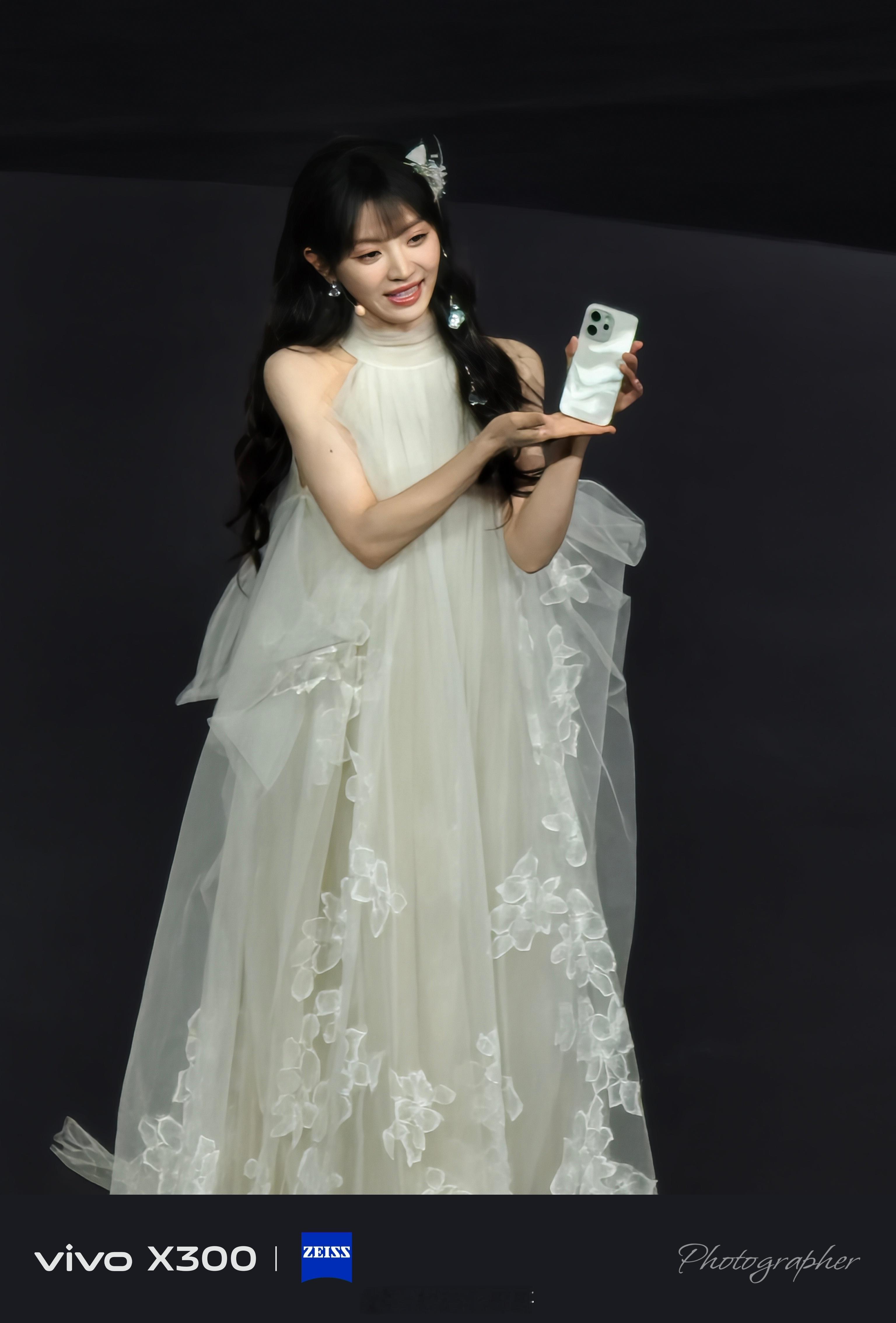 小伙伴们，你们的小甜妹田曦薇来了～ 