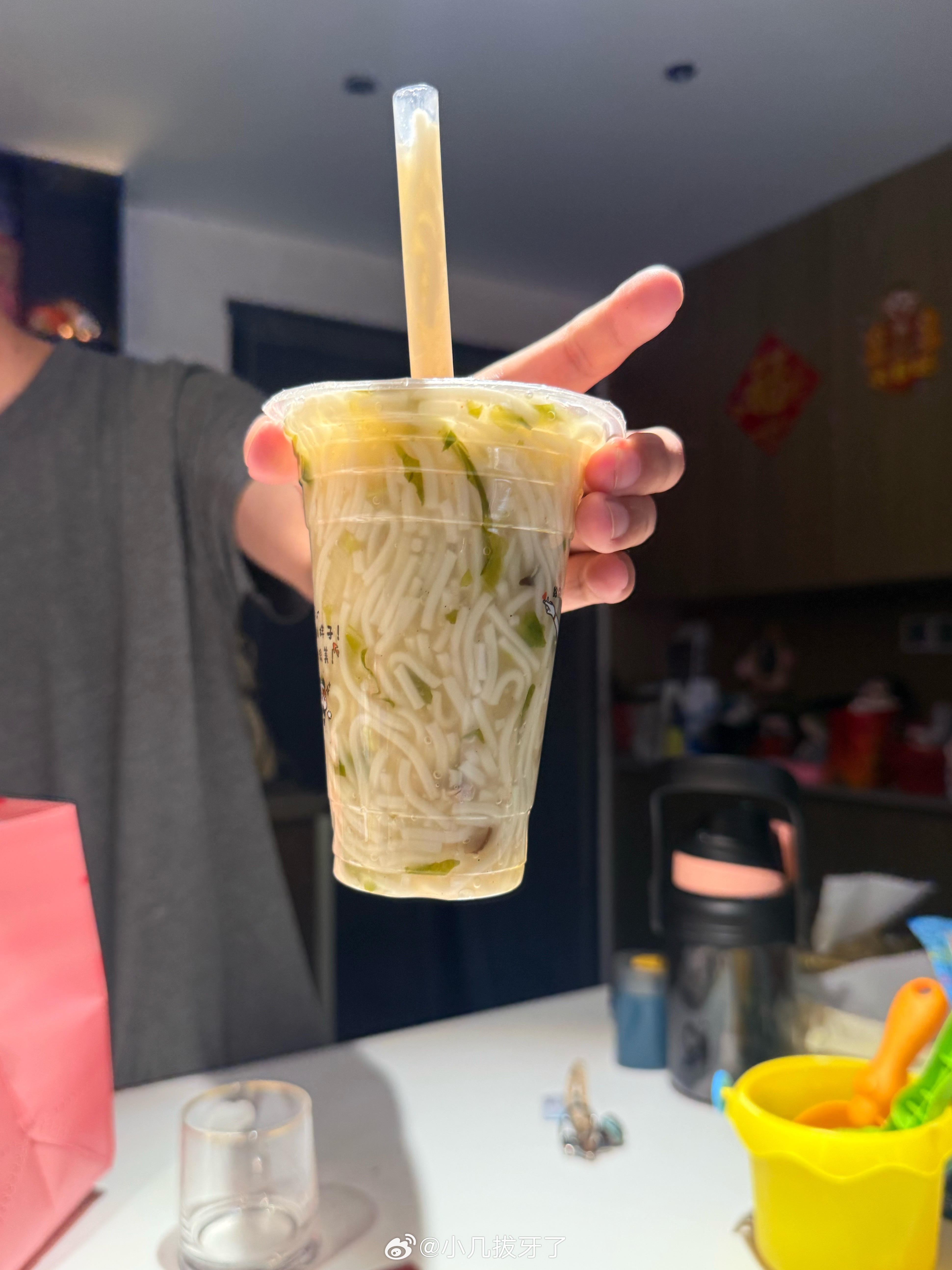 wtf？男人说这是他最近最爱喝的“饮料” 
