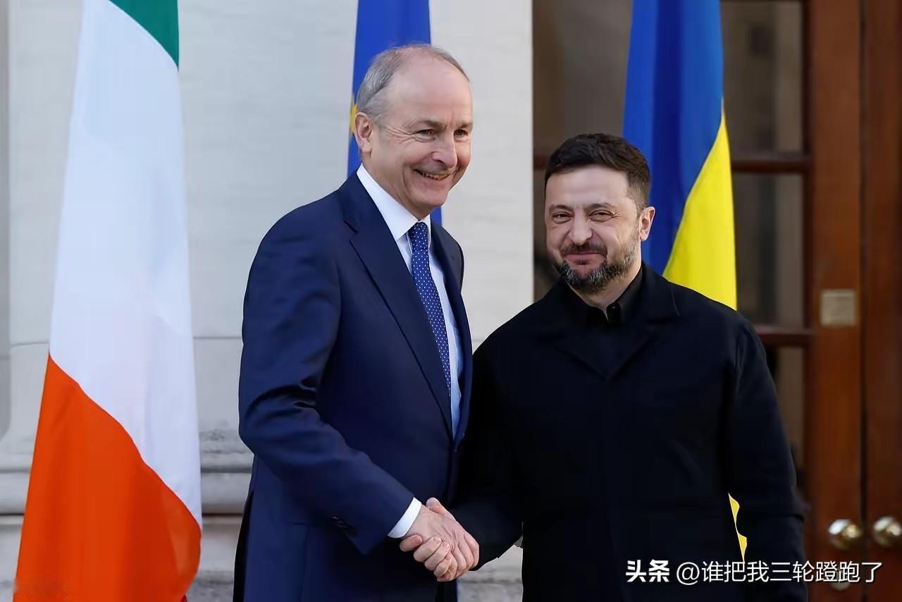 就在刚刚
 
泽连斯基迎来了一个“噩耗”：下台时间已敲定，就在12月15日之前