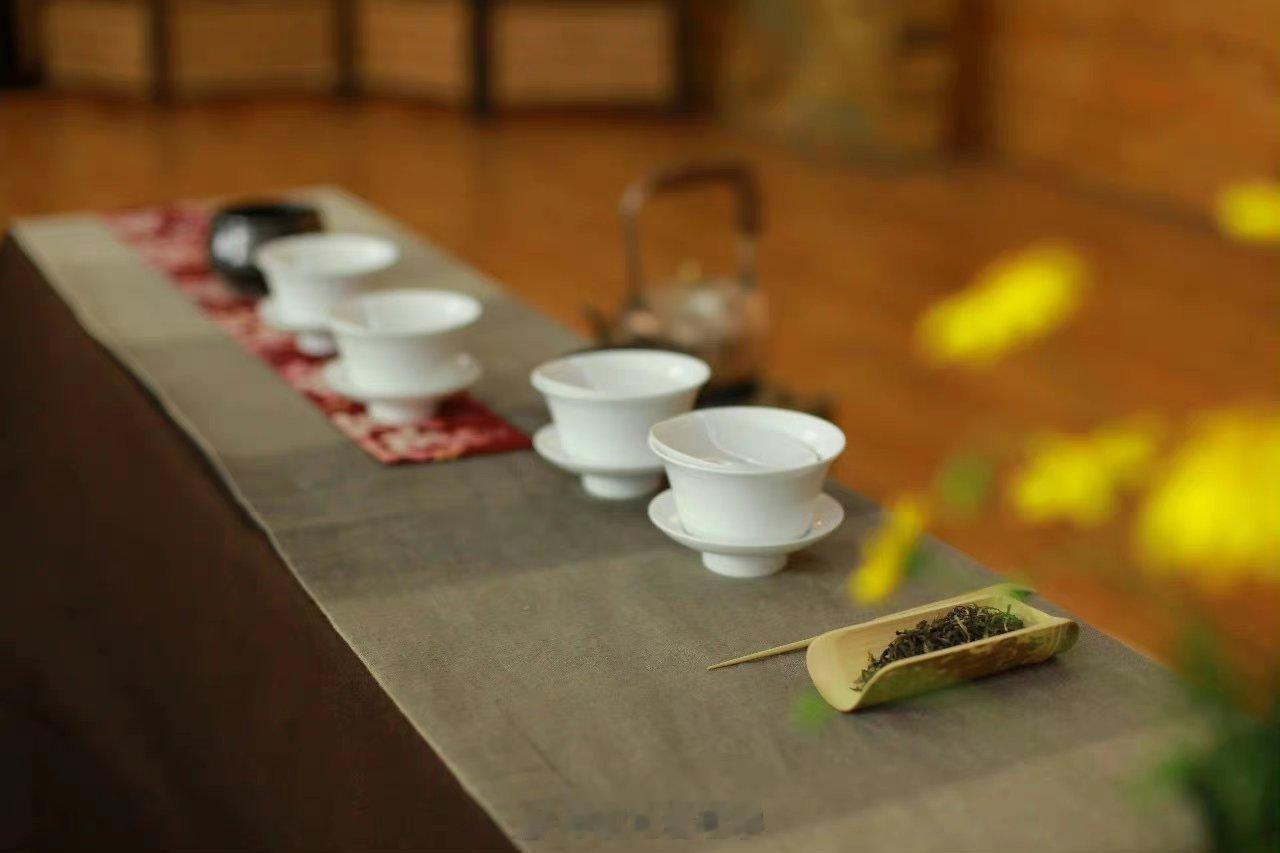 不断让自己强大的4个好习惯1.经常运动。每天规律作息，运动健身，拥有一个强大的身