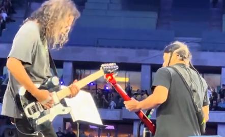 【🤟 金属乐队Metallica 简直把柏林掀翻了天——奥运体育场聚集了创纪录