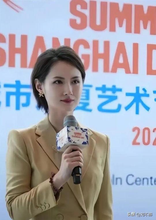 陈璇这场风波，出现一个值得深思的现象！
不少网友直接给当事人贴上崇洋媚外的标签，