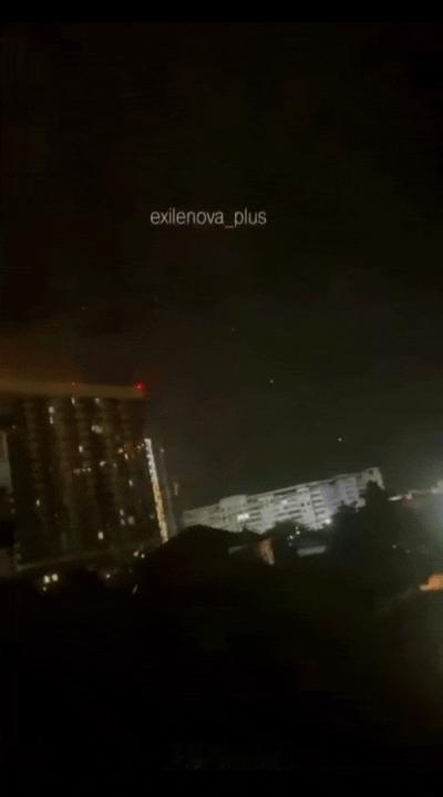 俄军在8月19日到8月20日凌晨对基辅发动了大规模导弹攻击。

身在基辅的新华社