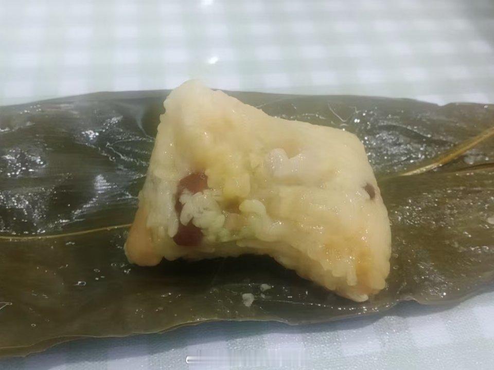 中午吃了两个粽子，纯纯的大碳水啊！本以为血糖会一飞冲天，结果餐2血糖5.9，意外