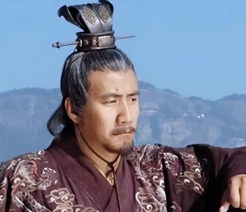 明朝皇帝都姓朱，老百姓要杀猪正好犯了“杀朱”的名讳，后来机灵的朱元璋改了一字，巧