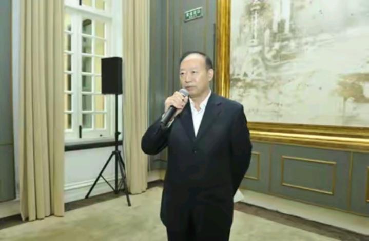 全网声讨郑秉文的源头就在这里。
近些年来头条平台上针对郑秉文的批评文章铺天盖地，